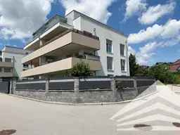 3 Zimmerwohnung mit großem Balkon - Bad mit Dusche + Wanne! TG + Carport inklusive!