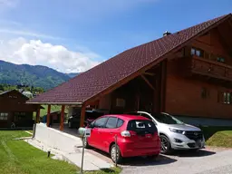 Vielseitiges Wohnvergnügen: Modernes Mehrfamilienhaus in Rosegg, Kärnten!