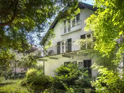 Stadthaus mit zwei Wohneinheiten und einzigartigem Baumbestand