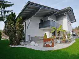 Großzügiges Einfamilienhaus mit Pool, Garten und Einliegerwohnung.