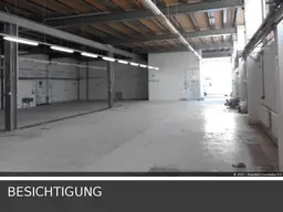 Halle mit Einfahrtstor