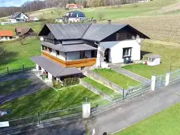 Idylische Liegenschaft mit Landhaus , Wirtschaftsgebäude und Großen Grungflächen mit Teich in der Südoststeiermark