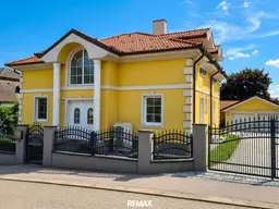 Neuwertiges 5-Zi. Einfamilienhaus mit Pool, 2 Terrassen &amp; 2 Garagen in Deutsch-Haslau!