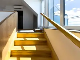 Nähe AKH · Dachgeschosswohnung · zwei Etagen · drei Außenflächen · Küchenanschlüsse auf beiden Ebenen · verführerischer Preis!!