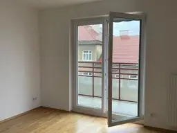unbefristete, frisch renovierte 3-Zimmer Wohnung mit Balkon nahe Donauzentrum 