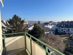 Zentralruhelage! Dachgeschoßwohnung 3-Zimmerum mit Balkon und Panoramablick 