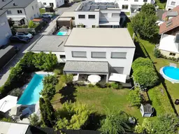 Wunderschöne modernes Wohnhaus mit Pool und Doppelcarport zu verkaufen