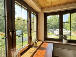 Großes Einfamilienhaus mit Veranda und Wirtschaftsanbau mit uneinsichtigen Garten + Ausbaupotential!