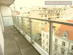Moderne DG-Wohnung ohne Dachschrägen mit West-Terrasse