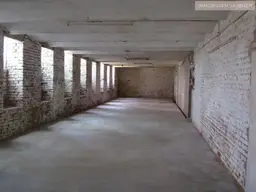 Apostelgasse: Souterrain-Fläche mit Tageslicht um weniger als EUR 6 pro m2! Viele Gestaltungsmöglichkeiten!
