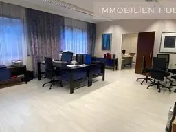 Helles, gut aufgeteiltes Büro mit 5 Räumen im Grünen und Stadtnahe!