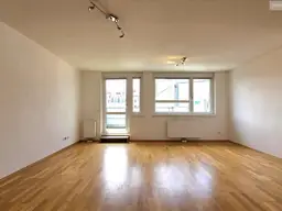 Großzügige DG-Wohnung mit großem, sonnigen Innenhof-Balkon