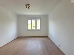Achtung Sportbegeisterte! 4. OG OHNE LIFT - Sanierungsbedürftige 2 Zimmer Wohnung in S-Bahn-Nähe