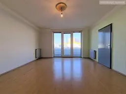 Sanierungsbedürftige 2-Zimmer Wohnung mit großer Loggia in U-6 Nähe!!