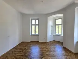 Sanierungsbedürftige Altbauwohnung direkt beim Hugo-Gottschlich Park - U6 Nähe!!