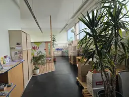 Lukrative Halle | Wohn/BüroräumlichkeitenFreistellplätze | Garagen |Klagenfurt