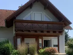 Exquisites Einfamilienhaus mit kleinem Nebengebäude und großem Grund