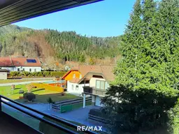 Traumhaft große Loggia, neues Bad, großzügige DG-Wohnung. Ideal auch als Zweitwohnsitz.
