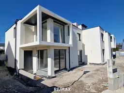 Doppelhaushälfte Neubau Top 1 – schlüsselfertig mit Dachterrasse!