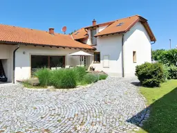 **Zeitlos außen – modern innen: Wohnen mit Stil und Komfort - Einfamilienhaus in Matzendorf!**