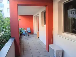 Neuwertige Wohnung im Zentrum m. großer Loggia, Tiefgarage und Ruhelage