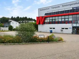 GEWERBEHALLE MIT BÜRO UND GROSSEM FLUGDACH