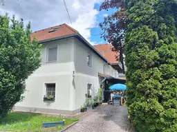 WOHN- UND GESCHÄFTSHAUS MIT 4 EINHEITEN, LOKAL, 6 GARAGEN, GROSSEM HOLZSCHUPPEN &amp; EIGENEM QUELLWASSER