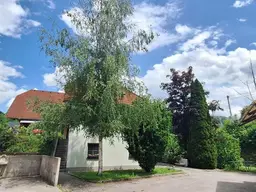 WOHN- UND GESCHÄFTSHAUS MIT 4 WOHNEINHEITEN, 1LOKAL, 6 GARAGEN, GROSSEM HOLZSCHUPPEN &amp; EIGENEM QUELLWASSER