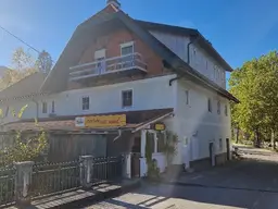 WOHN- UND GESCHÄFTSHAUS MIT 4 WOHNEINHEITEN, 1LOKAL, 6 GARAGEN, GROSSEM HOLZSCHUPPEN &amp; EIGENEM QUELLWASSER