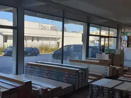 Lager Verkauf und Bürofläche in hochfrequentierter Lage in Steyr !