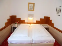 WILLKOMMEN IM "SCHWECHATERHOF" – IHREM TRADITIONELLEN GASTHAUS IM HERZEN VON STEYR!