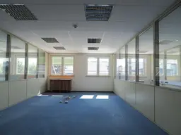 BÜROFLÄCHEN MIT 400 M² ZUR MIETETEILUNG MÖGLICH