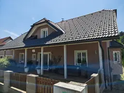 Modernes Wohnhaus in Ruhelage mit großem Grund und separater Einliegerwohnung (2396)