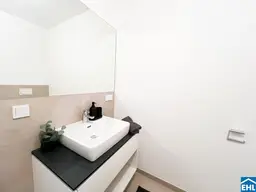 Geräumige 2-Zimmer-Wohnung mit Loggia und Einbauküche – Urbaner Wohnkomfort im High Five ab 01. Juni 2025!