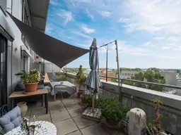 Lichtdurchfluteten Dachgeschoß-Maisonettewohnung mit traumhafter Terrasse und Grünblick!
