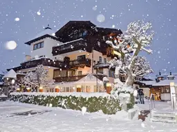Traditionscafe im Zentrum Kirchbergs - Bezirk Kitzbühel