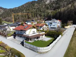 Mehrfamilienhaus mit Pool Nähe Stadtzentrum mit Blick ins Grüne, auf Berge und Festung