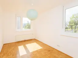 8053 - Begrenztes Angebot! - Zentrale 2-Zi-Wohnung mit Balkon, optionalem Parkplatz und guter Öffi-Anbindung