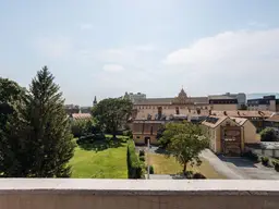 Traumhafter Fernblick zum Schloßberg: Zentrale, großzügige Wohnung 102,00m² + Loggia + Balkon