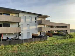 Moderne 3 Zimmerwohnung mit Balkon und Stellplatz