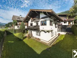 Einfamilienhaus in sonniger Lage und Bergblick