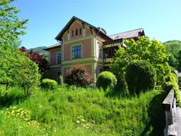Großzügige Erdgeschosswohnung in einer schönen Villa am sonnigen Mondsee zu vermieten (Optional: Wohnen und Arbeiten unter einem Dach)