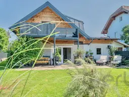 Großzügiges 7-Zimmer-Einfamilienhaus mit mediterranem Gartenparadies