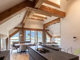 Exklusive 4-Zimmerwohnung mit Balkon, Seeblick und alpinem Charme - Weisse Wand