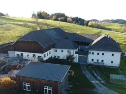 Mühlviertler Vierkanthof mit 35 ha arrondierter Fläche und Potenzial - ruhige Lage, ca. 40 km von Linz entfernt