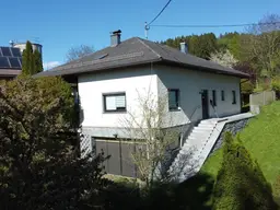 Einfamilienhaus mit Potenzial auf knapp 1,2 ha Grundfläche in Grenznähe zu Bayern.