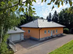Solider Bungalow in Randlage von Reichenau mit Untergeschoss und zweigeschossiger Garage