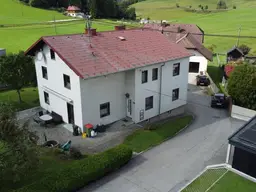 Ein- oder Zweifamilienhaus auf großem Grundstück am Stadtrand von Rohrbach-Berg mit Doppelgarage und altem Obstbaumbestand"