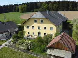 Ehemaliges Bauernsacherl auf 2450 m² Bauland mit zweitem Wohnhaus