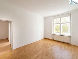 NEU SANIERTE Altbauwohnung mit Überdachter Terrasse